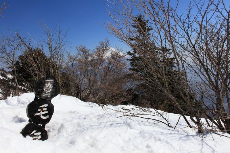 毛無山山頂の道標