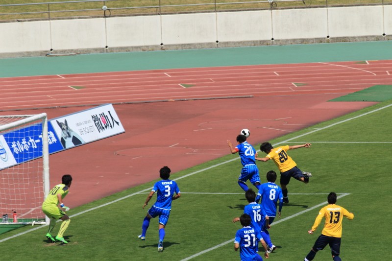 15.アスルクラロ沼津JFL第7節_ゴール前混戦