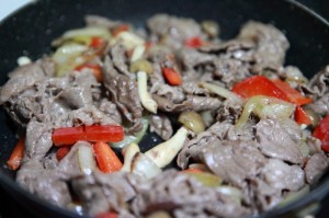 モスライス焼肉バーガー風ホットサンド【牛こまピリ辛版】_工程2