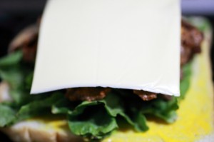 ピリ辛焼肉ホットサンド_工程3