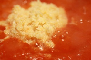 カニクリームパスタ_工程3(カニ缶)