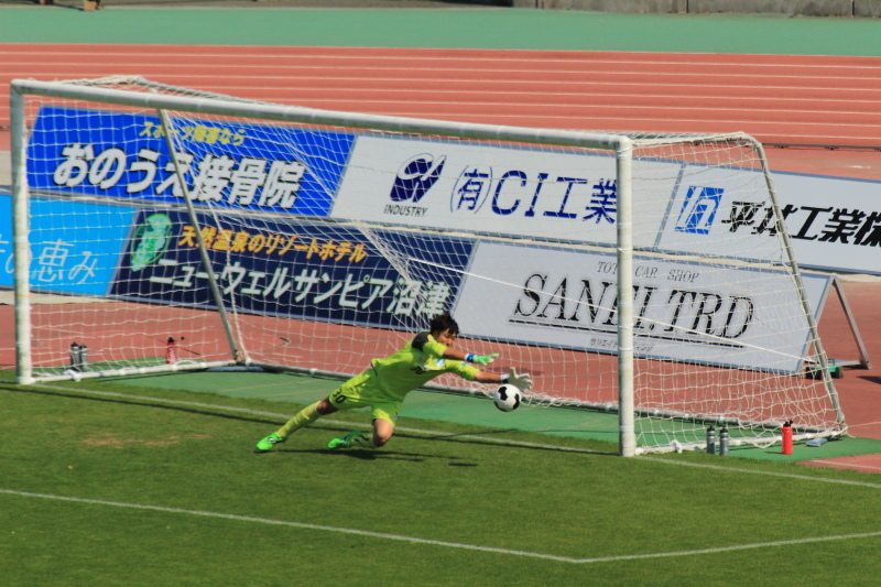 21.アスルクラロ沼津JFL第7節_キーパーセーブ