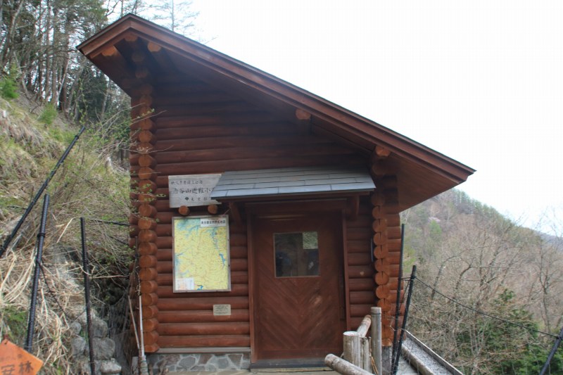 酉谷避難小屋