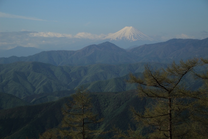 奥多摩小屋付近から富士山