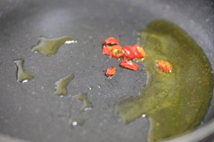 ナスとズッキーニとしし唐のピリ辛丼_工程1