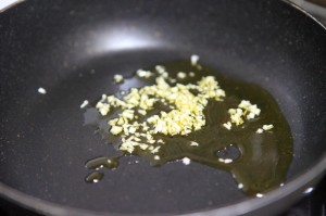 ナスとしし唐のトマトペンネ_工程2
