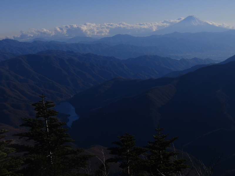 16.甲武信ヶ岳_戸渡尾根からの富士山