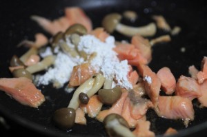 サーモンと枝豆のクリームパスタ_工程4