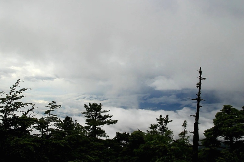 展望があるけれど雲だらけ