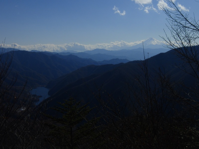 14.甲武信ヶ岳_富士山と広瀬湖
