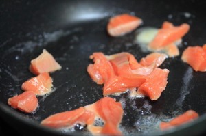 サーモンと枝豆のクリームパスタ_工程3