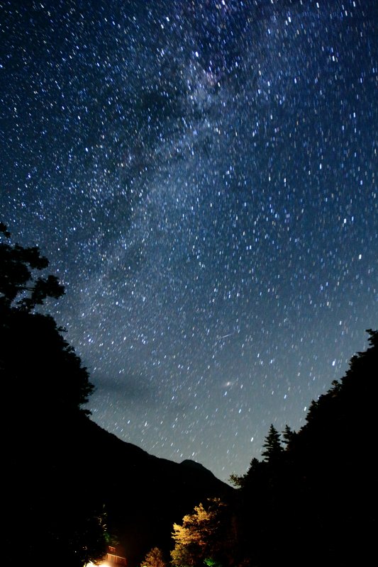 長衛小屋からの星空_小さな流れ星