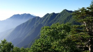 早川尾根と鳳凰三山と富士山