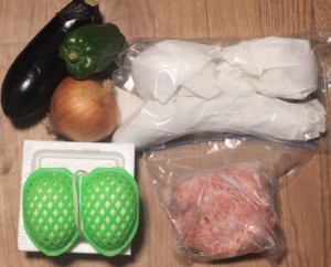 肉、生野菜など