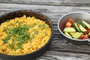 昼_納豆チャーハンクスクスときゅうりとトマトのナムル