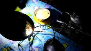 夜クスクス_にんにくと鷹の爪を炒める