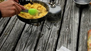 昼クスクス_クスクスを炒める