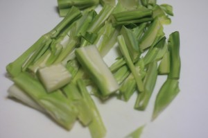 ブロッコリーの茎とアンチョビのミルクパスタ_ブロッコリーの茎