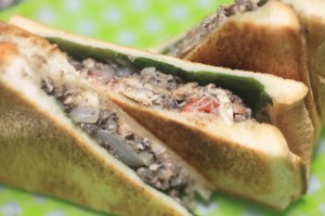 オイルサーディンのホットサンド