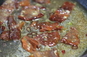 ドライトマトとアンチョビのペペロンチーノ_工程7
