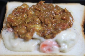 ホワイトシチューとカレーのホットサンド_工程2