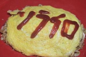 日清焼そばでオム焼きそば