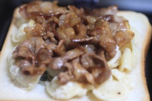 クリームパスタと焼き肉のホットサンド_工程2ー2