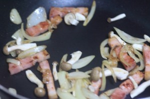日清焼そばでオム焼きそば_工程3