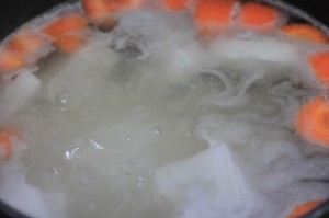 里芋と大根とにんじんの煮込み_工程2