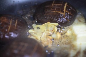 【にんにくバター醤油】しいたけのステーキ_工程7
