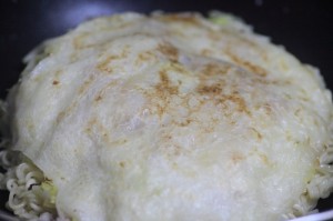 日清焼そばで広島風お好み焼き_工程7