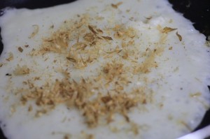 日清焼そばで広島風お好み焼き_工程2