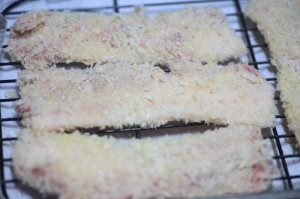 サクサク食感が美味しい!豚バラでトンカツ_工程3