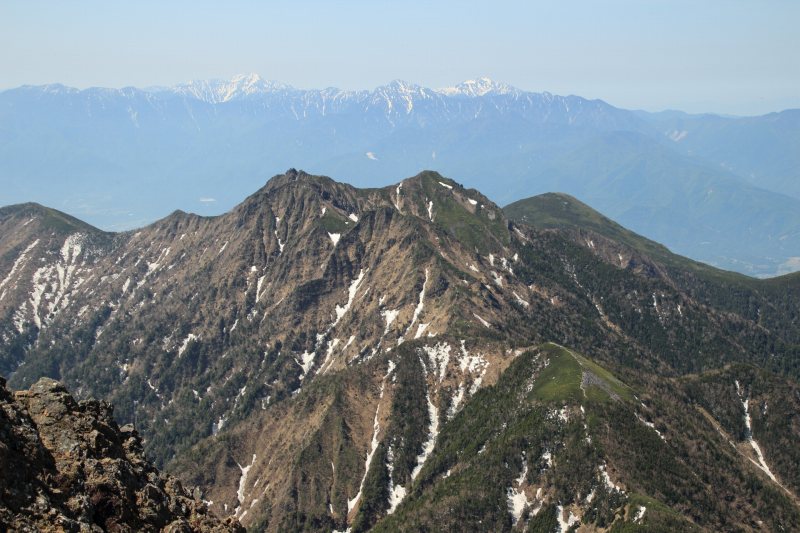 赤岳からみた権現岳、編笠山