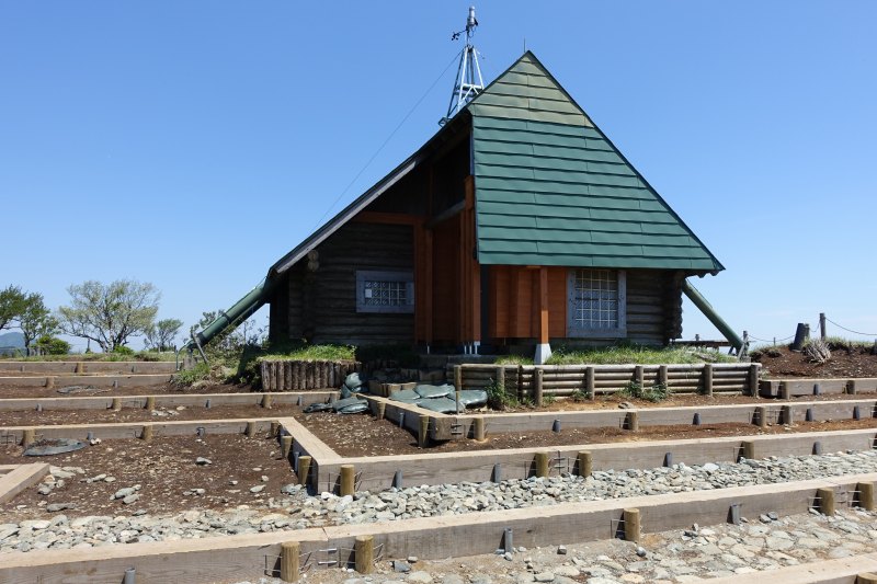 1047_三ノ塔の避難小屋