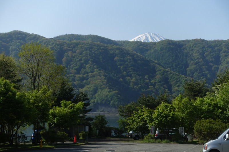 いずみの湯からみえる西湖と富士