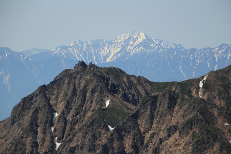 権現岳山頂、北岳アップ