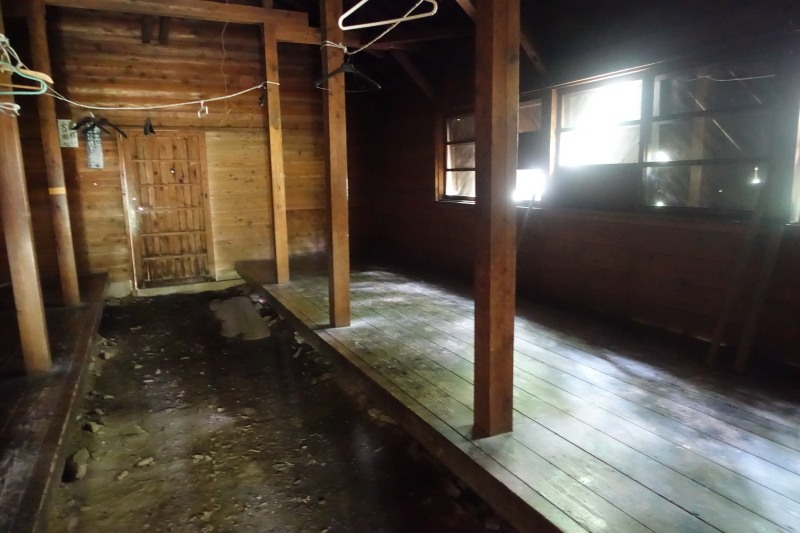 山伏小屋中2