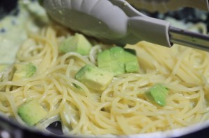 アボカドのクリームパスタ生ハム和え_工程7