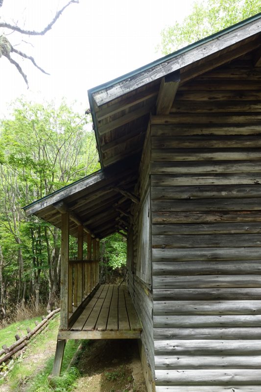 山伏小屋横から