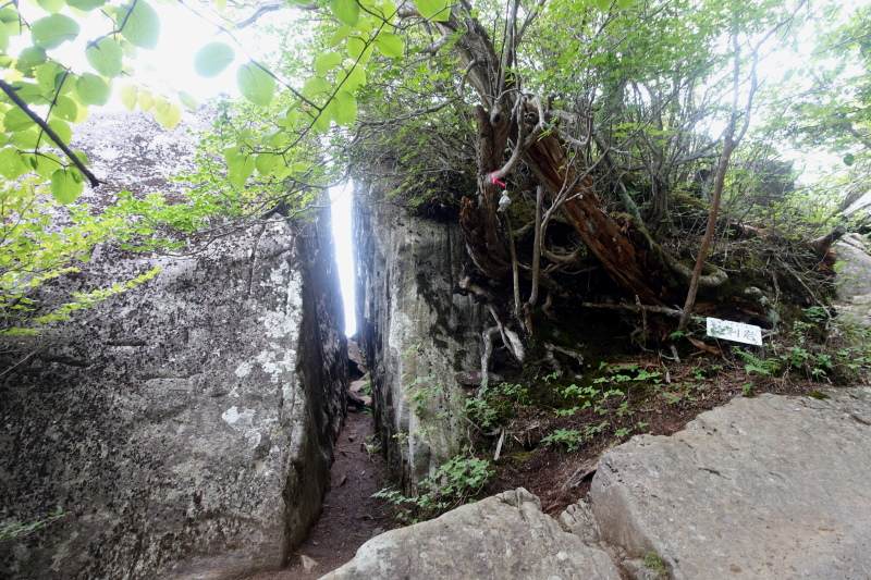 髭剃岩