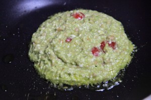 豆腐と納豆でふわふわアボカドグラタン_フライパンで焼く