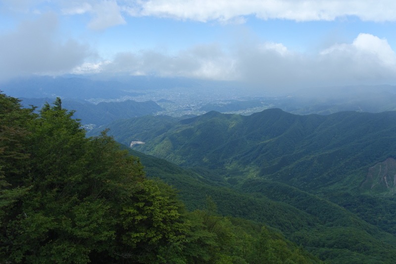 甲府の街と青空少し