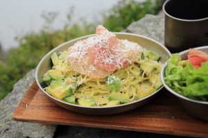 アボカドのクリームパスタ生ハム和え in 乾徳山_完成