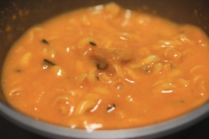 「三星キッチン」焼なすとトマトのクリームパスタ