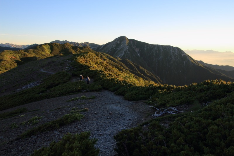 瞑想の丘から常念岳への稜線