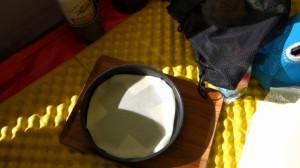 春巻きの皮でクリスピーピッツァ_工程1:春巻きの皮を敷く
