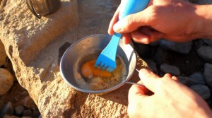 1724_肉味噌オムレツ作り中