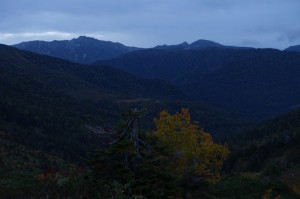 0531_朝の水晶岳と紅葉