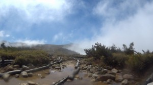1014_ガスの間から山並みが現れる